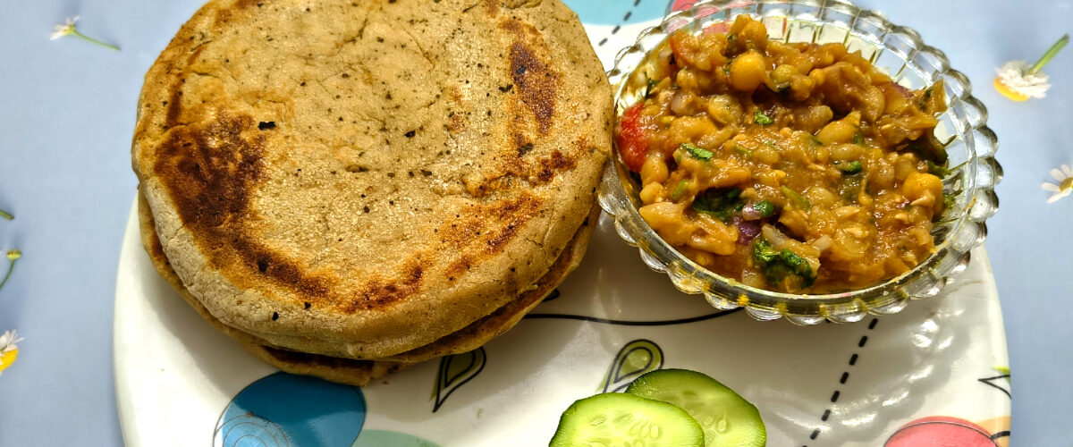 A plate of homemade matar kulcha — light, oil-free Indian street food recipe made at home for ₹80